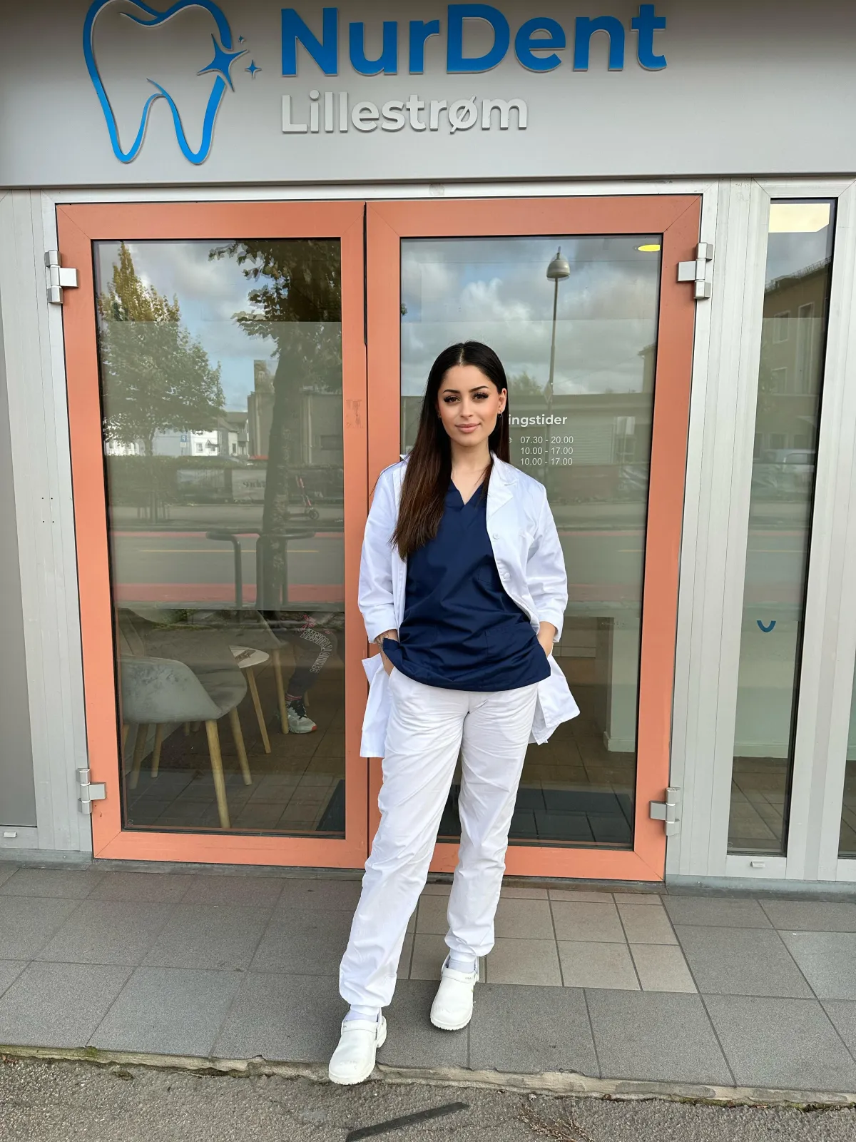 Tannlege foran Nurdent Lillestrøm